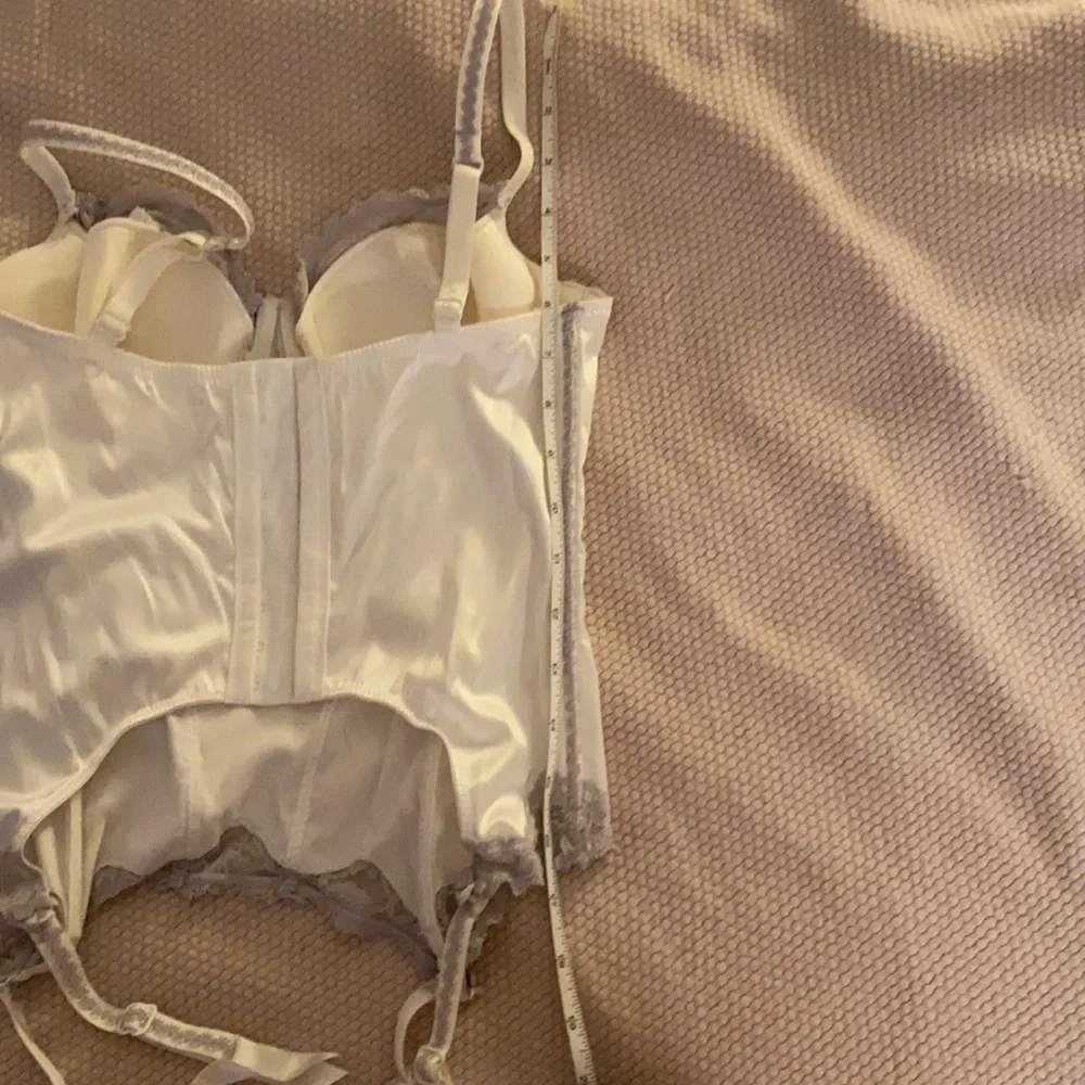 Corset - Picture 8 of 8